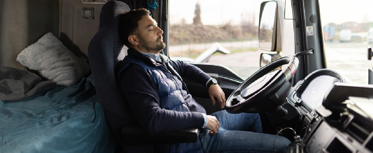truck driver sleeping due to fatigue