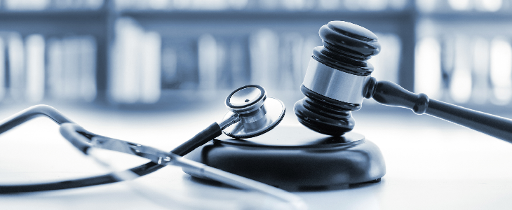Gavel and mallet next to a stethoscope to represent medical malpractice